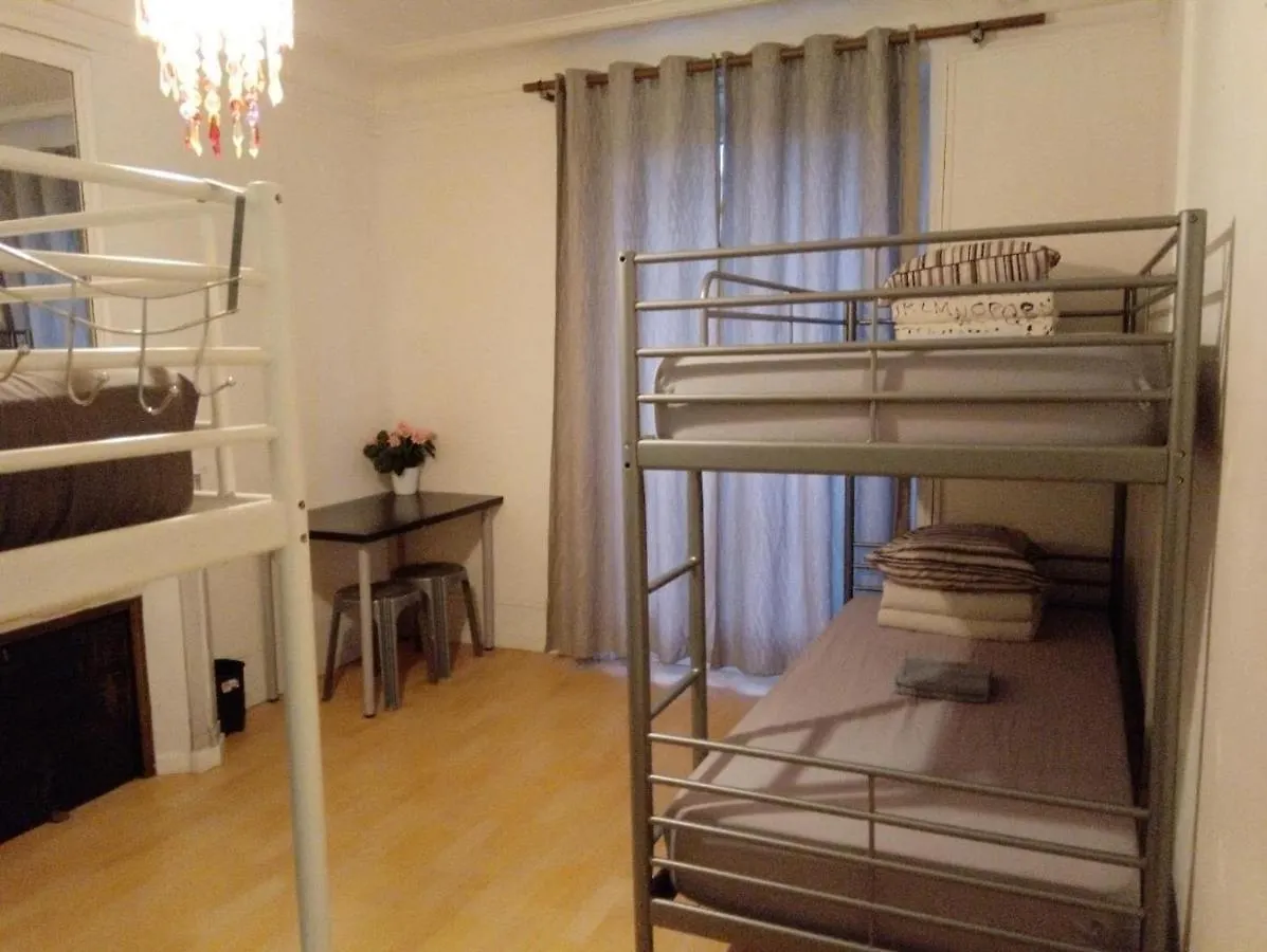 L & D Chambre D'Hote Paris Bed & Breakfast