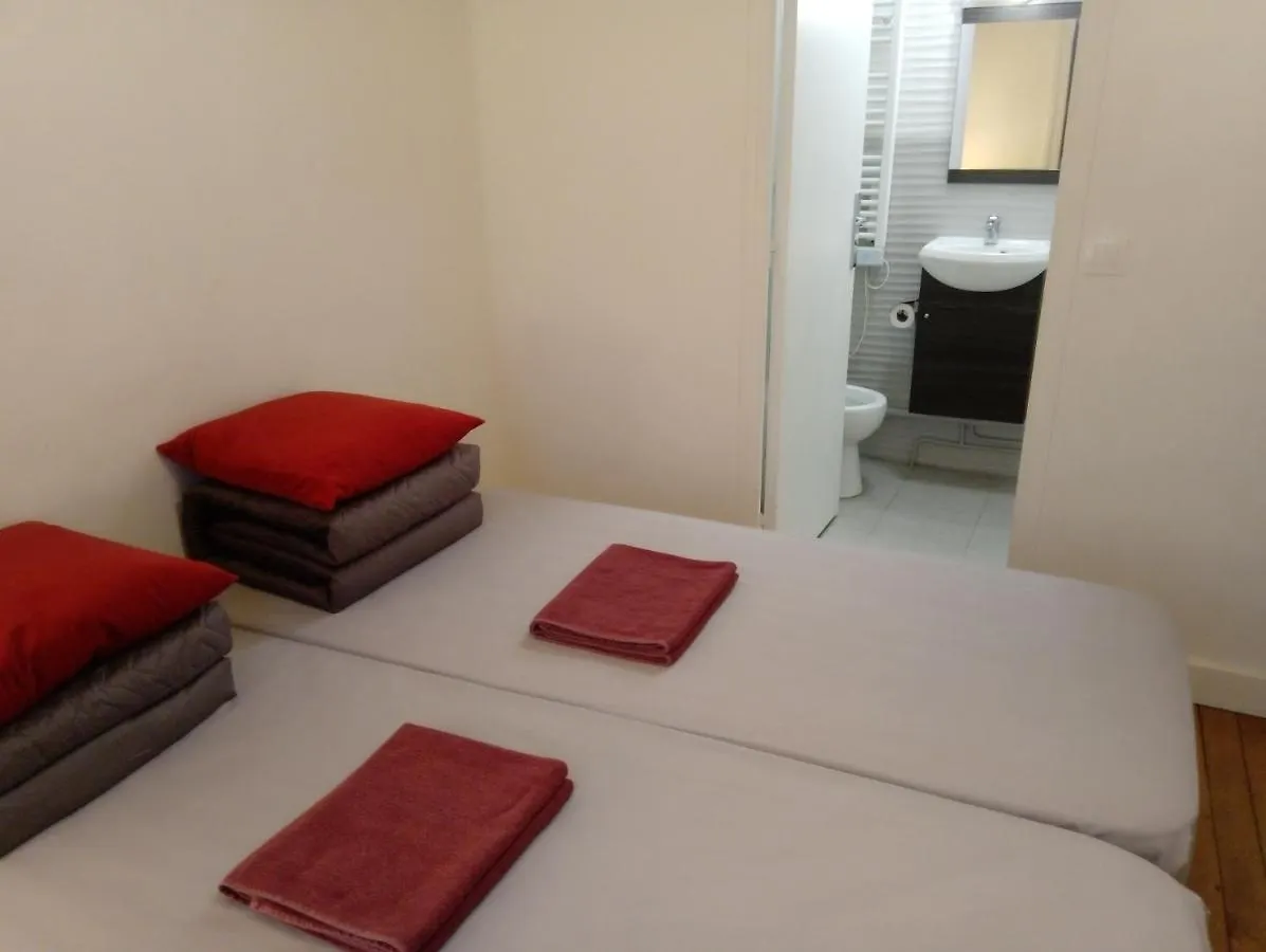 L & D Chambre D'Hote Paris Bed & Breakfast