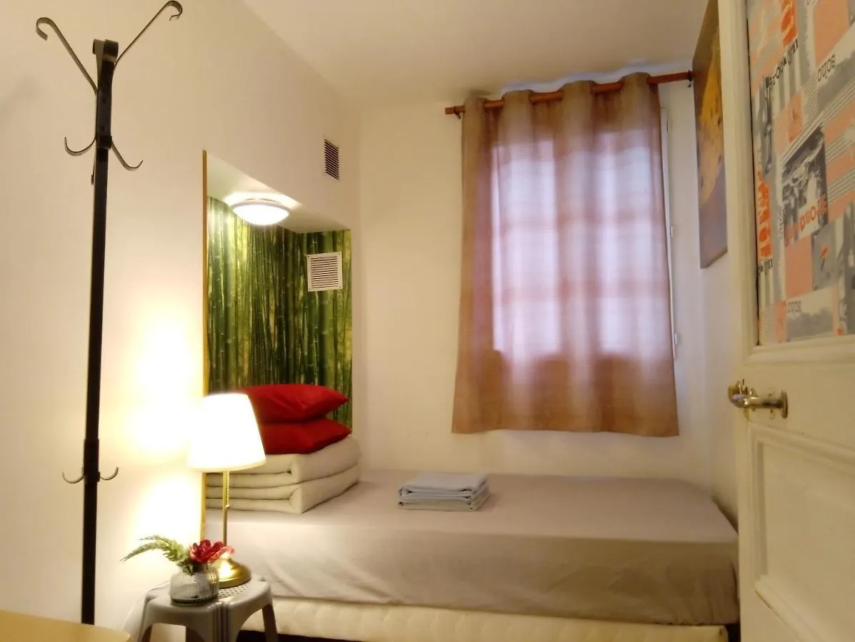 L & D Chambre D'Hote Paris Bed & Breakfast
